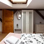Sky\'S The Limit! Spacey Loft
