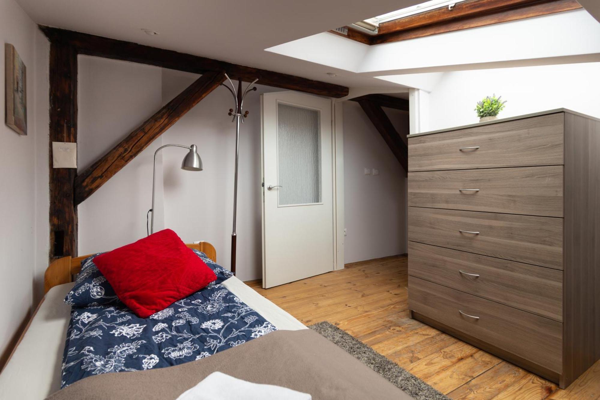 Sky's The Limit! Spacey Loft *