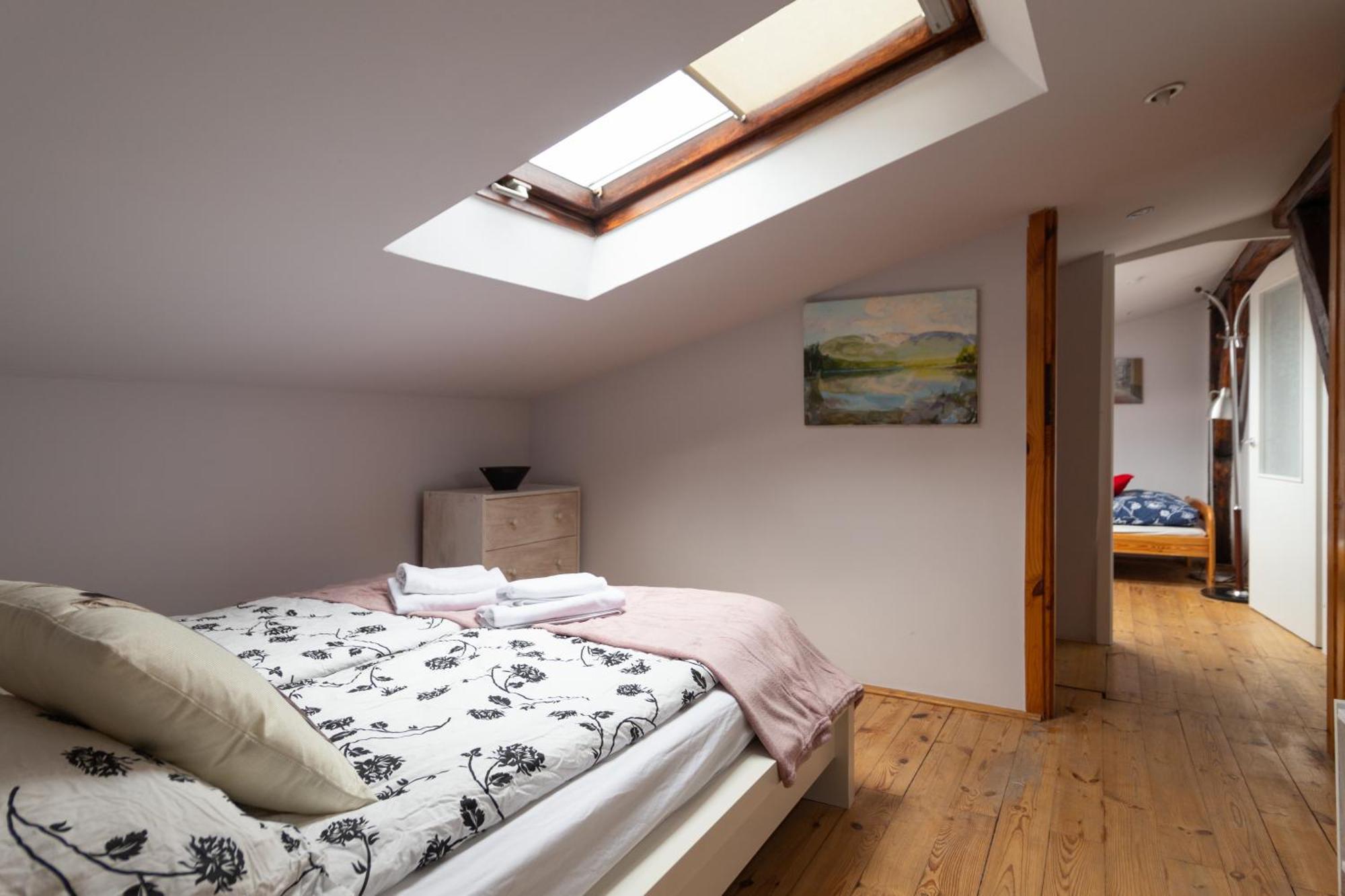 Sky's The Limit! Spacey Loft Apartment Krakau