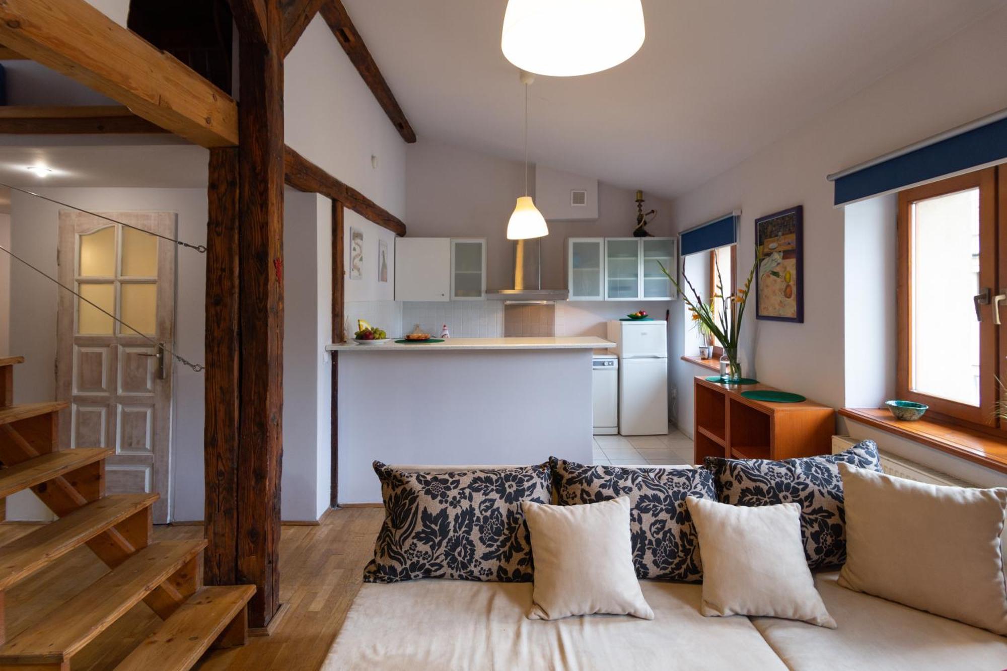 Sky's The Limit! Spacey Loft *