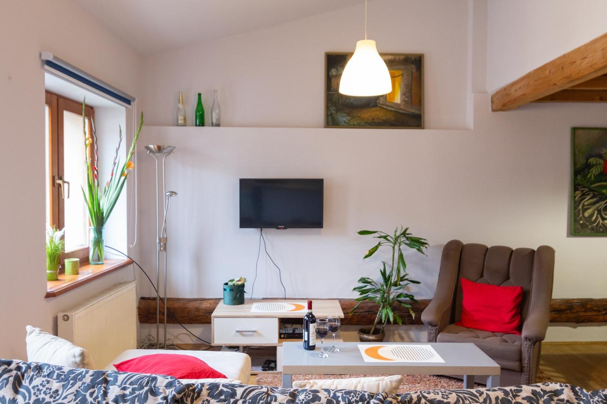 Sky's The Limit! Spacey Loft *