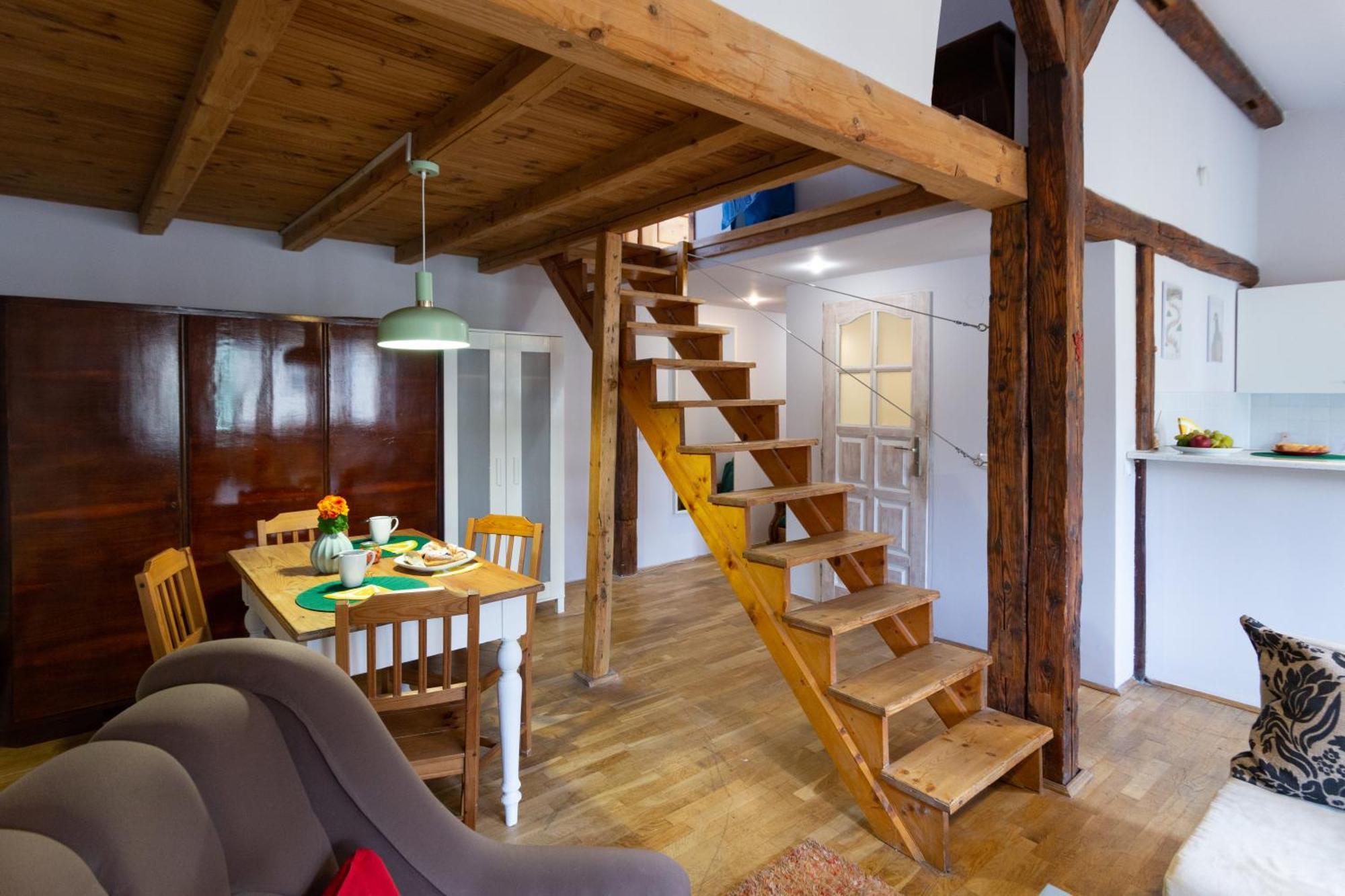Sky's The Limit! Spacey Loft Apartment Krakau