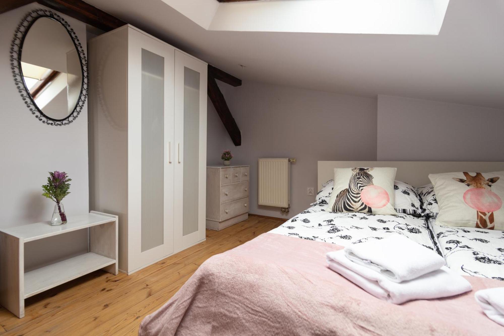 Apartment Sky's The Limit! Spacey Loft *